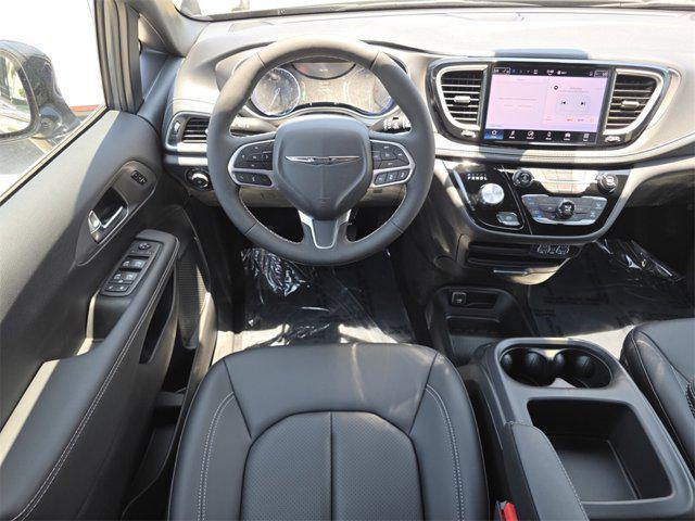 new 2025 Chrysler Pacifica car, priced at $38,905