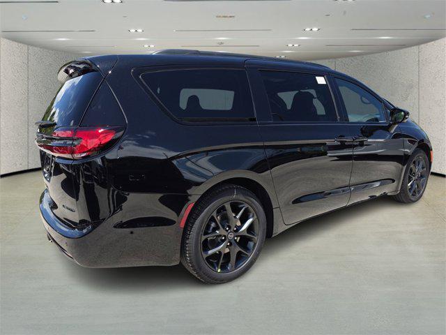 new 2025 Chrysler Pacifica car, priced at $46,981