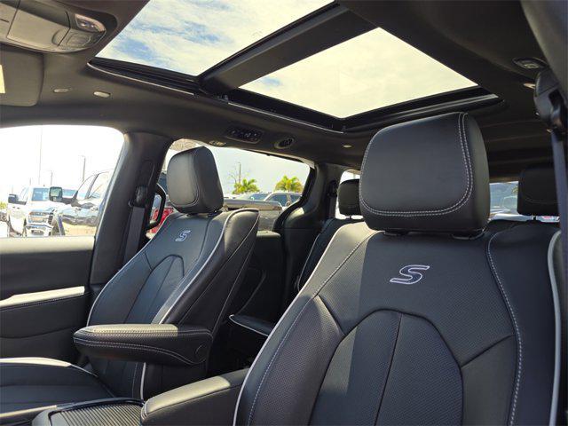 new 2025 Chrysler Pacifica car, priced at $46,981