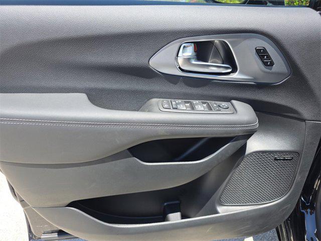 new 2025 Chrysler Pacifica car, priced at $46,981