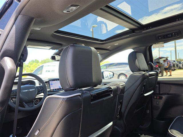 new 2025 Chrysler Pacifica car, priced at $46,981
