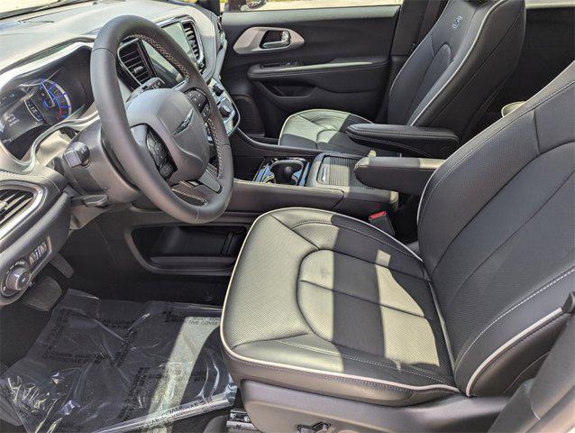 new 2025 Chrysler Pacifica Hybrid car, priced at $51,378