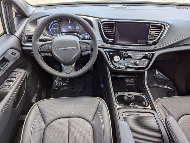 new 2025 Chrysler Pacifica Hybrid car, priced at $51,378