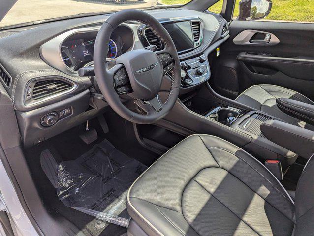 new 2025 Chrysler Pacifica Hybrid car, priced at $51,378