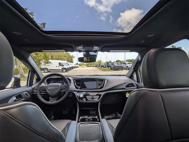 new 2025 Chrysler Pacifica Hybrid car, priced at $51,378