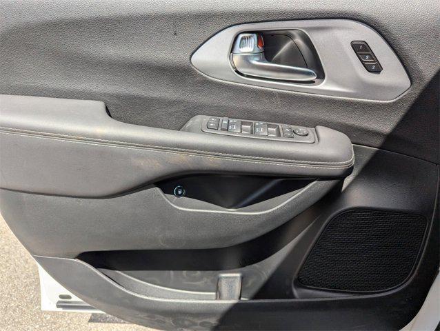 new 2025 Chrysler Pacifica Hybrid car, priced at $51,378