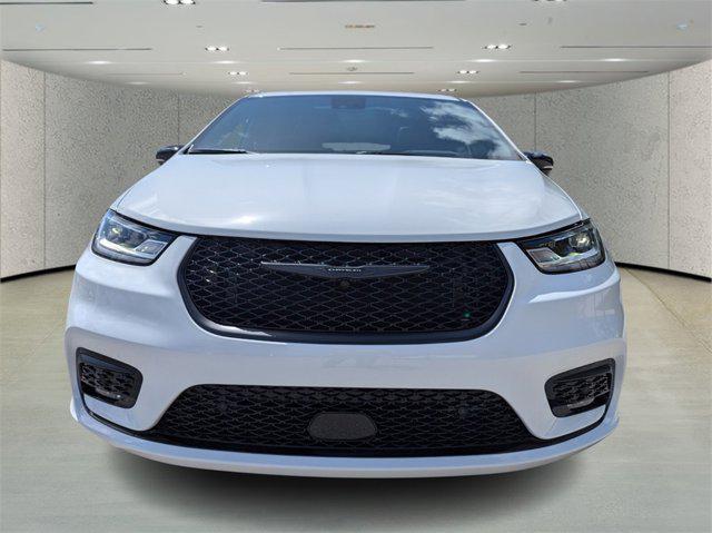 new 2025 Chrysler Pacifica Hybrid car, priced at $51,378
