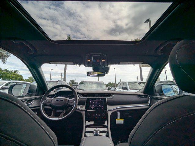 new 2025 Jeep Grand Cherokee car, priced at $30,050