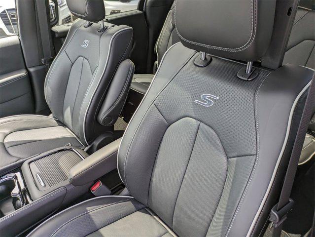 new 2024 Chrysler Pacifica car, priced at $46,904