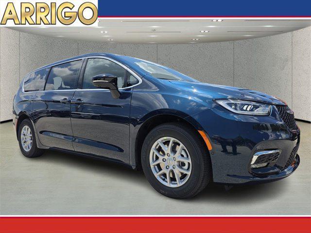 new 2025 Chrysler Pacifica car, priced at $38,098