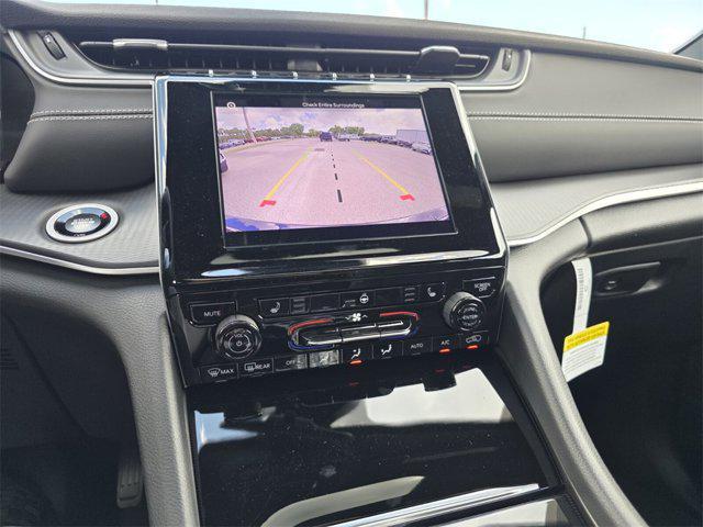 new 2025 Jeep Grand Cherokee car, priced at $40,975
