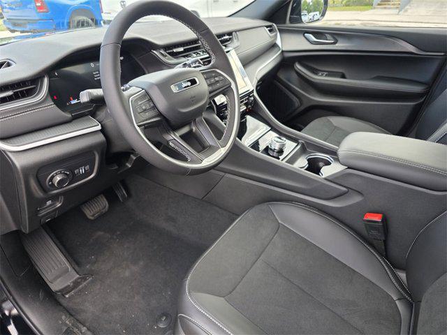 new 2025 Jeep Grand Cherokee car, priced at $40,975