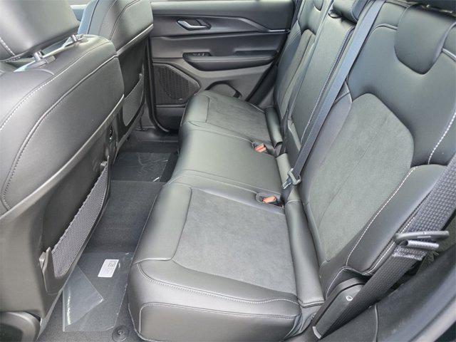new 2025 Jeep Grand Cherokee car, priced at $40,975