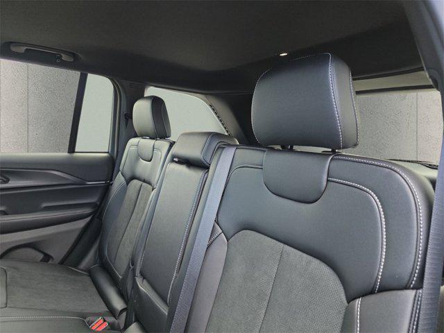 new 2025 Jeep Grand Cherokee car, priced at $40,975