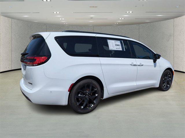new 2025 Chrysler Pacifica car, priced at $45,892