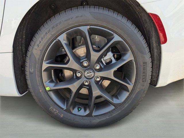 new 2025 Chrysler Pacifica car, priced at $45,892