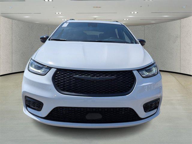 new 2025 Chrysler Pacifica car, priced at $45,892