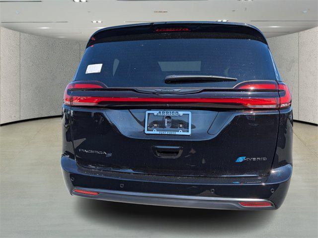 new 2025 Chrysler Pacifica Hybrid car, priced at $51,084