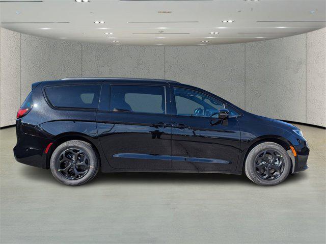 new 2025 Chrysler Pacifica Hybrid car, priced at $48,572