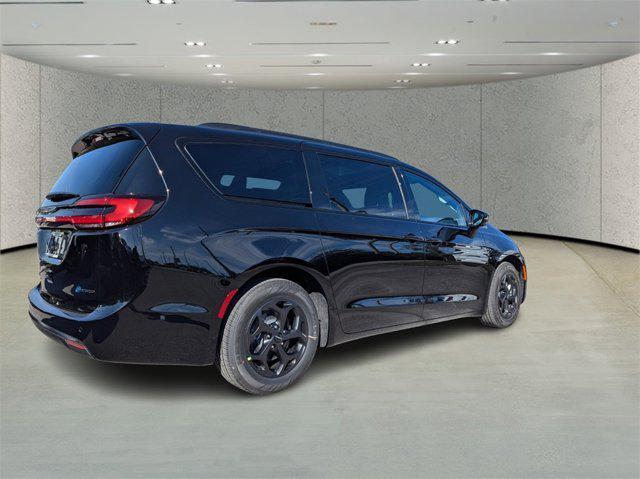 new 2025 Chrysler Pacifica Hybrid car, priced at $48,572