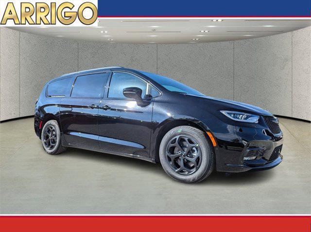 new 2025 Chrysler Pacifica Hybrid car, priced at $48,572