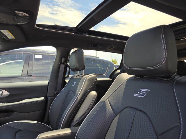 new 2025 Chrysler Pacifica car, priced at $50,954