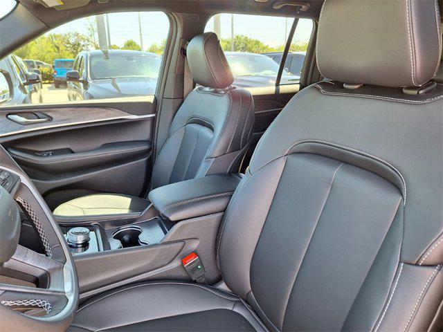 new 2025 Jeep Grand Cherokee car, priced at $38,813