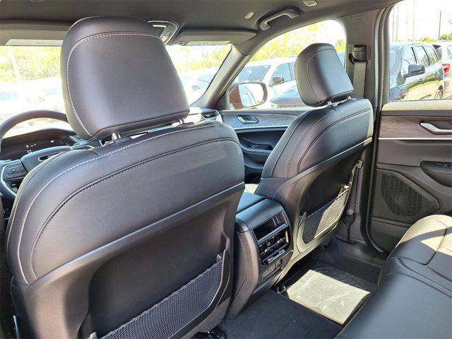 new 2025 Jeep Grand Cherokee car, priced at $38,813