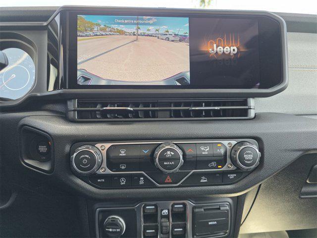 new 2025 Jeep Gladiator car, priced at $43,178