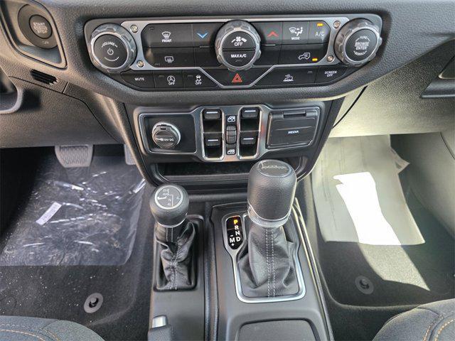 new 2025 Jeep Gladiator car, priced at $43,178