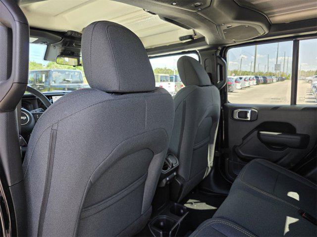 new 2025 Jeep Gladiator car, priced at $43,178