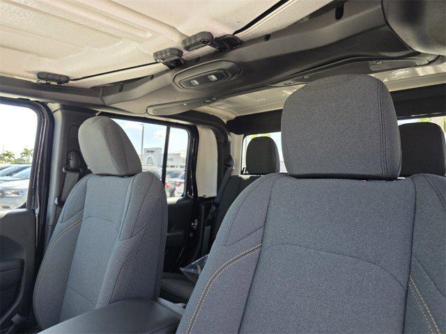new 2025 Jeep Gladiator car, priced at $43,178
