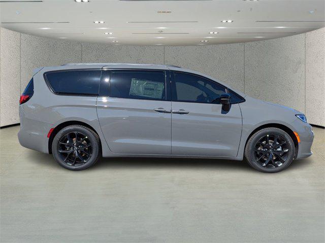 new 2025 Chrysler Pacifica car, priced at $49,858