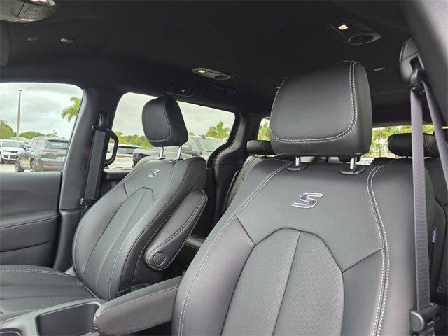 new 2026 Chrysler Pacifica car, priced at $40,299