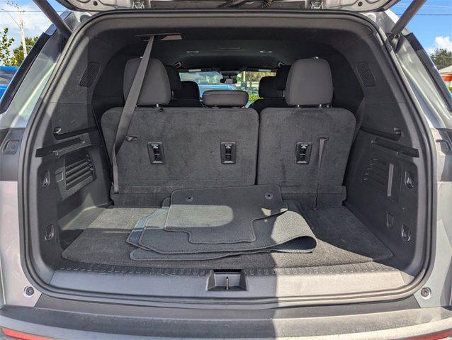 used 2024 Chevrolet Traverse car, priced at $35,611