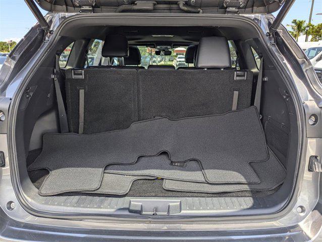 used 2021 Toyota Highlander car, priced at $37,891