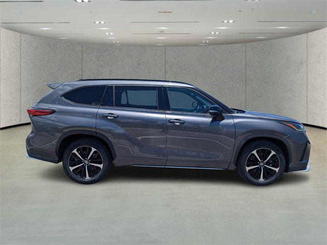 used 2021 Toyota Highlander car, priced at $37,891