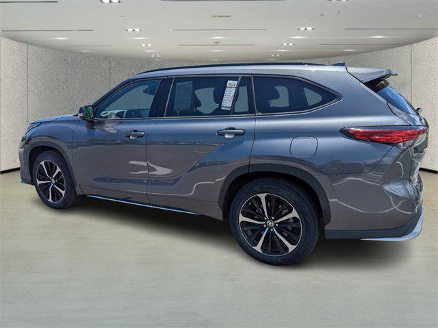 used 2021 Toyota Highlander car, priced at $37,891