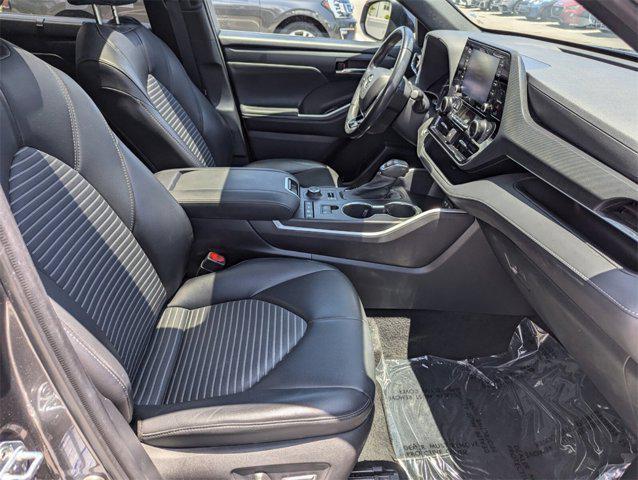 used 2021 Toyota Highlander car, priced at $37,891