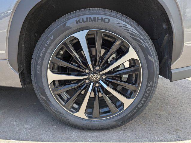 used 2021 Toyota Highlander car, priced at $37,891