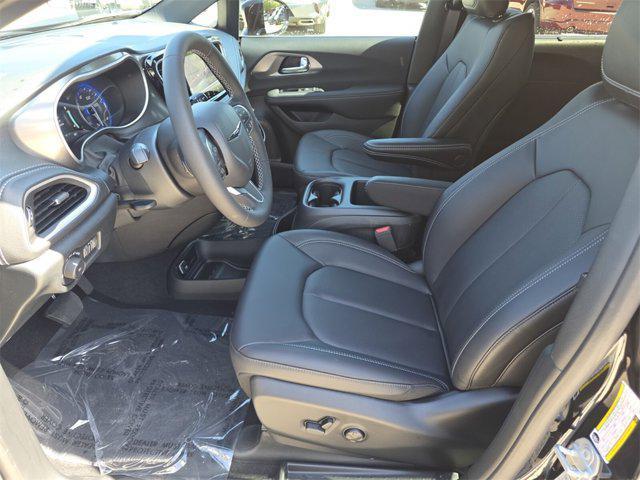 new 2025 Chrysler Pacifica car, priced at $38,903