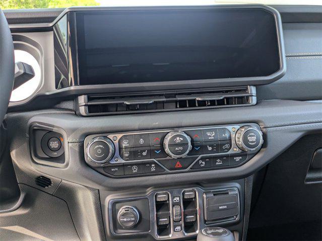 new 2025 Jeep Wrangler car, priced at $47,018