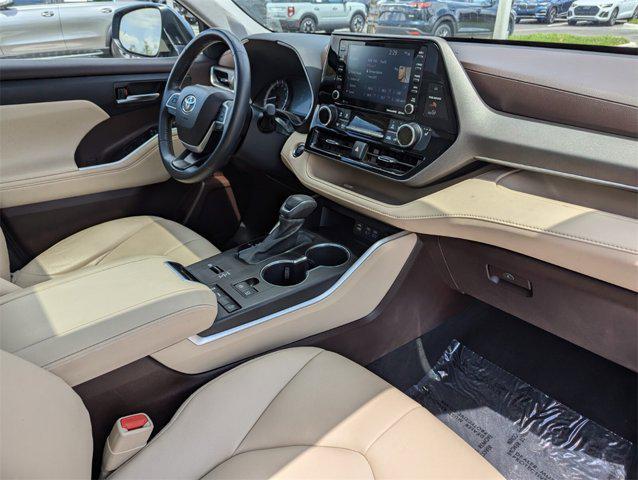 used 2022 Toyota Highlander car, priced at $32,792