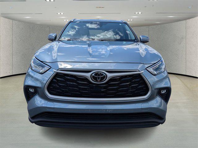 used 2022 Toyota Highlander car, priced at $32,792
