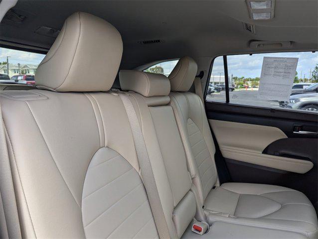used 2022 Toyota Highlander car, priced at $32,792