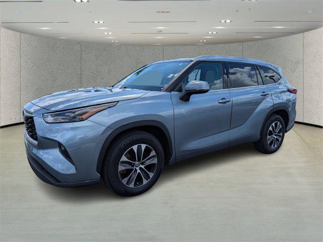 used 2022 Toyota Highlander car, priced at $32,792