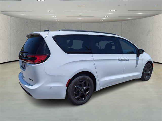new 2025 Chrysler Pacifica Hybrid car, priced at $50,623