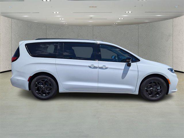 new 2025 Chrysler Pacifica Hybrid car, priced at $50,623