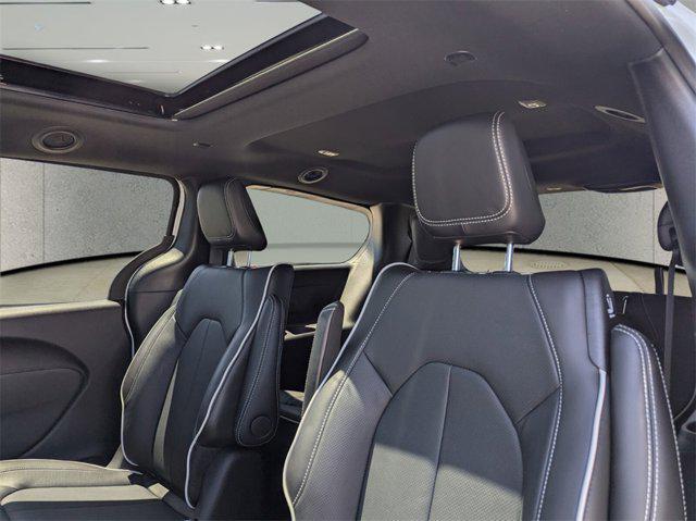new 2025 Chrysler Pacifica Hybrid car, priced at $50,623
