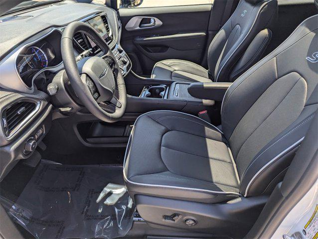 new 2025 Chrysler Pacifica Hybrid car, priced at $50,623